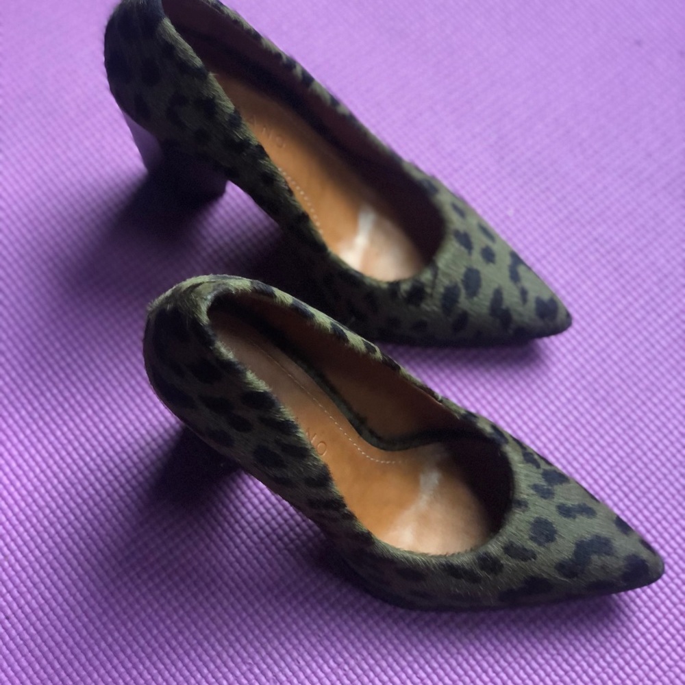 Carrano Leopard Pump - Picture 3 of 5